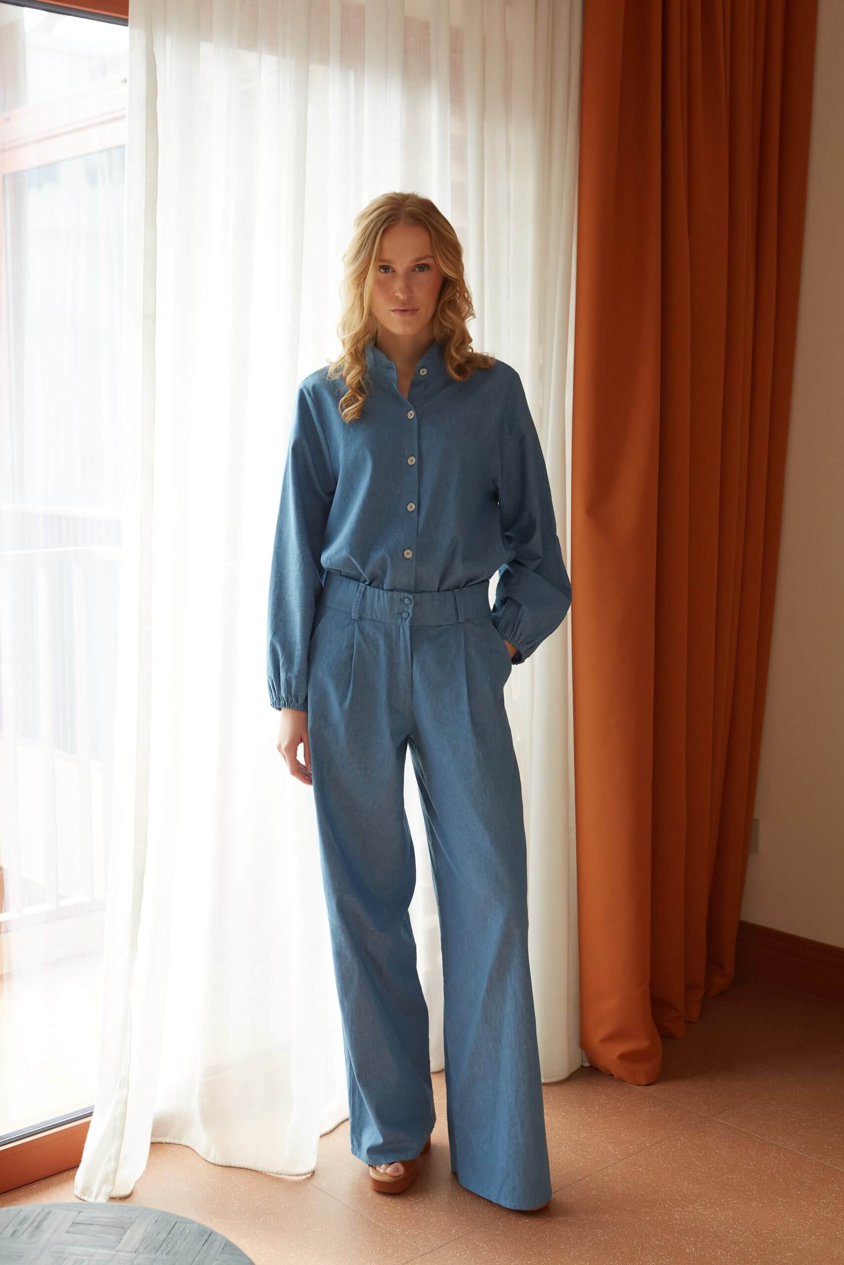 Παντελόνα jean με πιέτα και κουμπιά