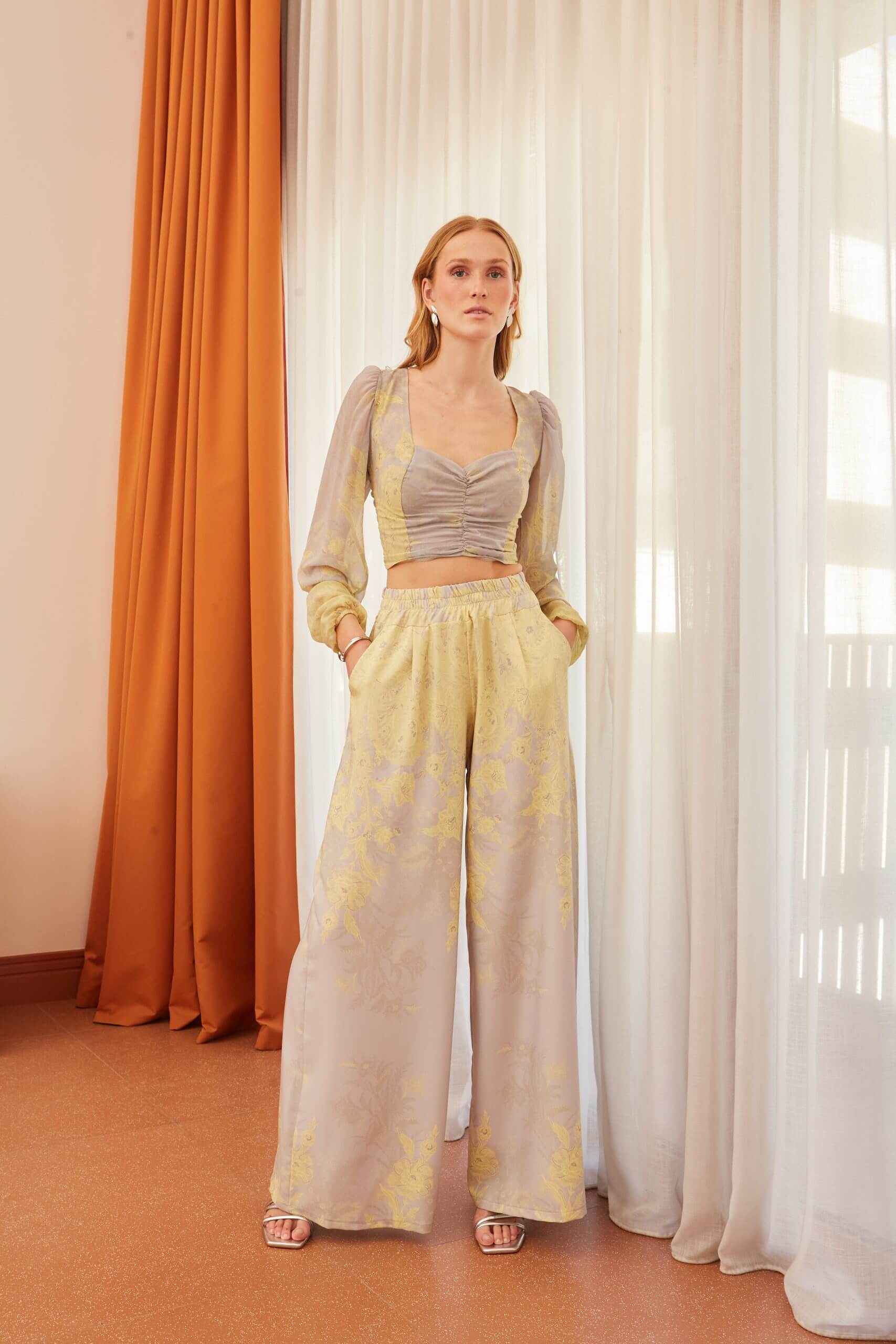 Crop top μακρυμάνικο γκρι – κίτρινο