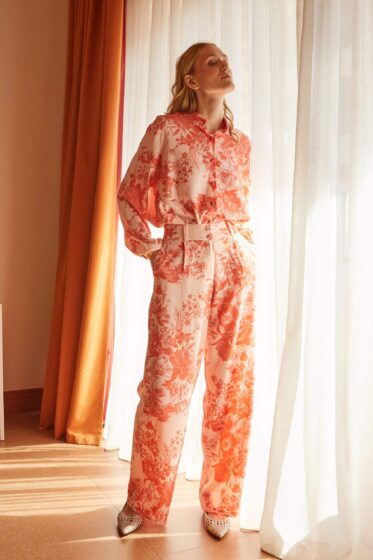 Παντελόνα με πιέτα και κουμπιά πορτοκαλί – βερικοκί