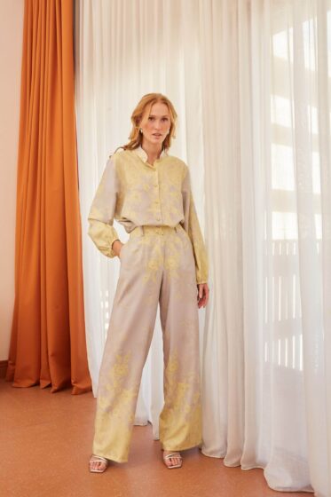 Παντελόνα με πιέτα και κουμπιά γκρι – κίτρινο