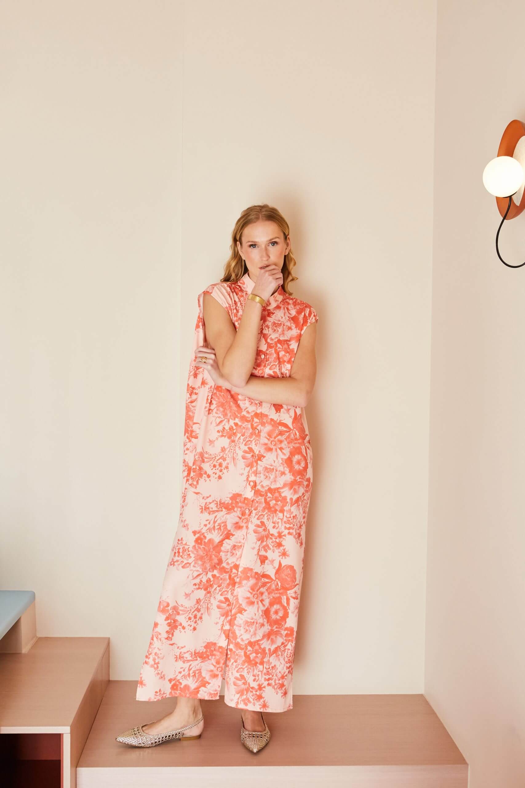 Φόρεμα σεμιζιέ αμάνικο μακρύ πορτοκαλί – βερικοκί